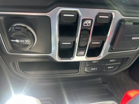 Used 2020 Jeep Gladiator Sport w/ Quick Order Package 24S AWD/4WD image 19