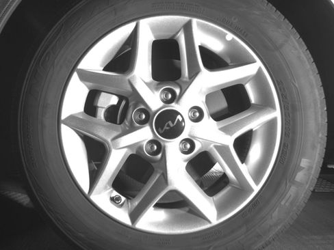 Used 2025 Kia Soul LX w/ LX Technology Package FWD image 15