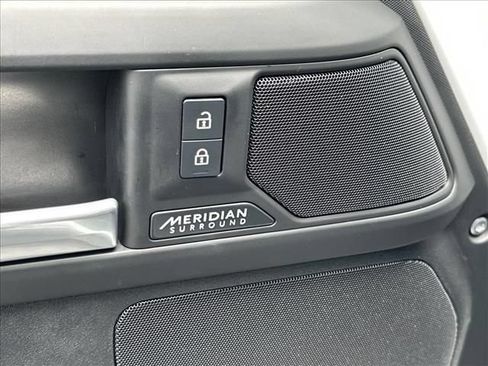 Used 2025 Land Rover Defender 130 X-Dynamic SE AWD/4WD image 21