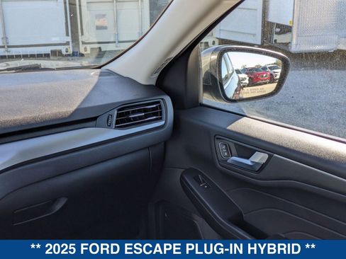 Certified 2025 Ford Escape PHEV image 18