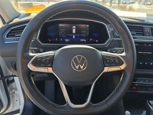 Used 2022 Volkswagen Tiguan SE image 18