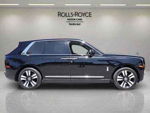 Certified 2022 Rolls-Royce Cullinan AWD/4WD image 8