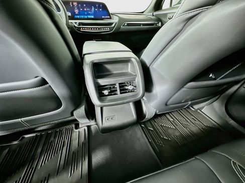 Used 2024 Cadillac Lyriq Sport AWD/4WD image 33