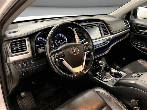 Used 2017 Toyota Highlander Limited AWD/4WD image 17