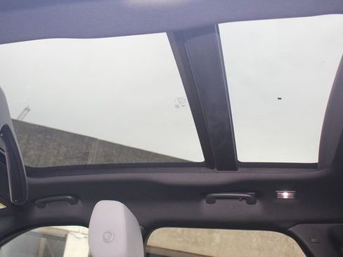 New 2026 Land Rover Range Rover Velar S image 23