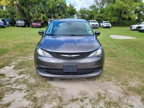 Used 2023 Chrysler Voyager LX FWD image 6