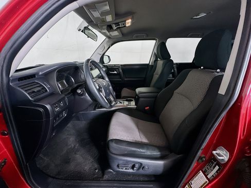 Used 2018 Toyota 4Runner SR5 AWD/4WD image 13