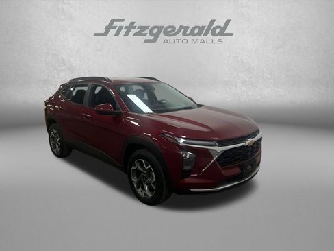 Used 2024 Chevrolet Trax LT FWD image 8