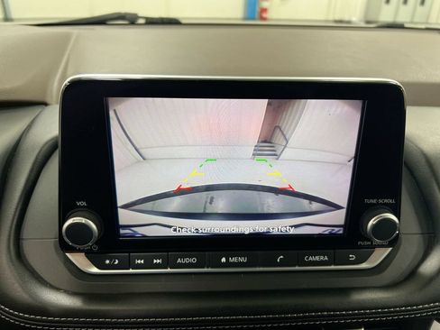 Used 2023 Nissan Rogue SV FWD image 15