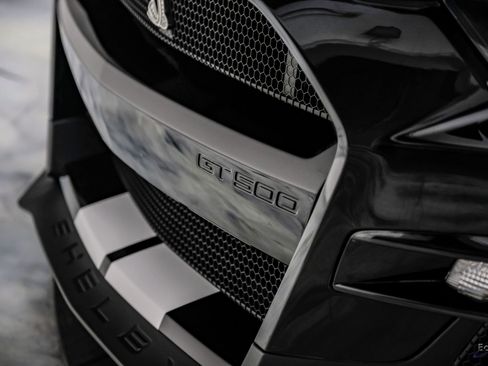 Used 2021 Ford Mustang Shelby GT500 w/ Carbon Fiber Track Pack image 41