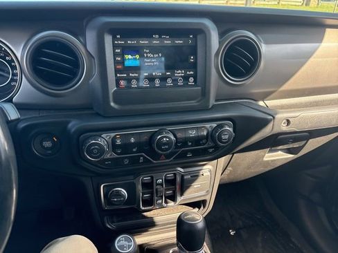 Used 2022 Jeep Gladiator Willys image 27