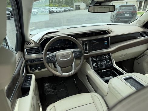 Used 2024 GMC Yukon XL Denali RWD image 22