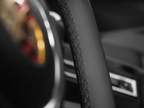 Used 2025 Porsche Macan image 26