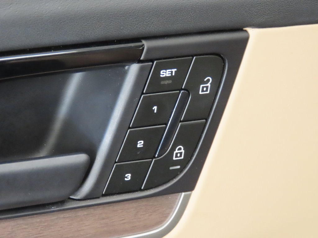 Used 2025 Porsche Cayenne S AWD/4WD image 38