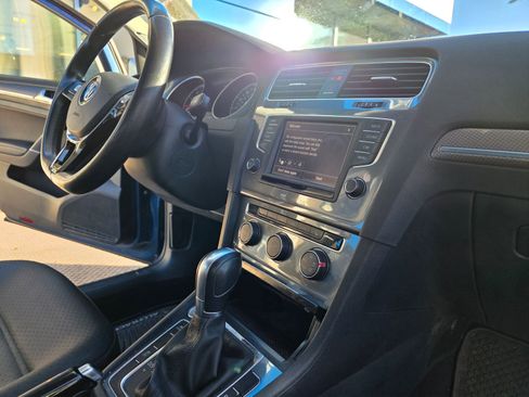 Used 2017 Volkswagen Golf Alltrack S image 29