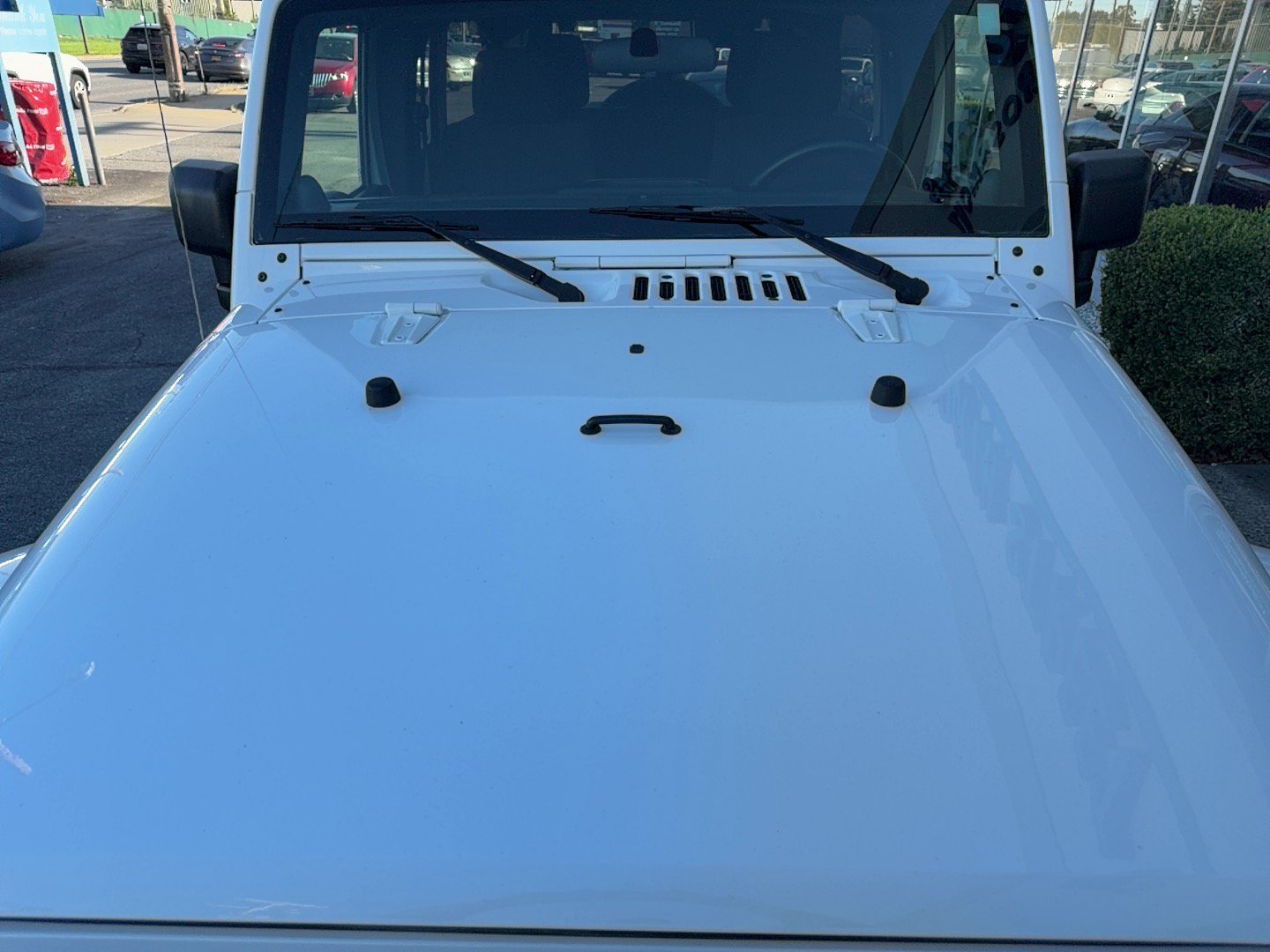 Used 2012 Jeep Wrangler Unlimited Sahara w/ Connectivity Group AWD/4WD image 25