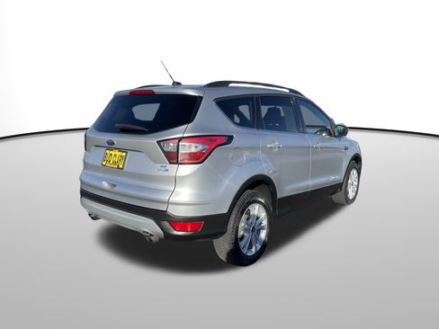 Used 2018 Ford Escape SE image 3