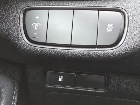 Used 2019 Kia Sorento L image 31