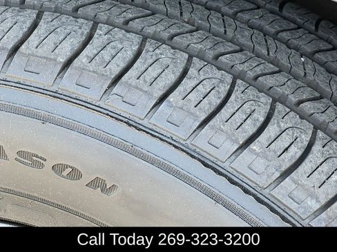 Used 2019 Jeep Cherokee Latitude Plus w/ Cold Weather Group AWD/4WD image 8