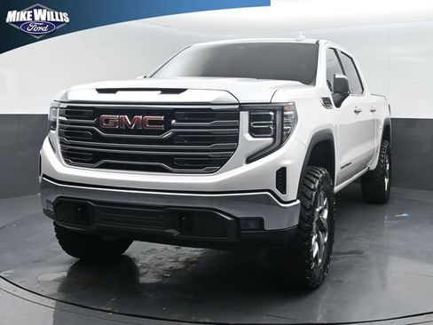 Used 2024 GMC Sierra 1500 SLT w/ SLT Premium Package AWD/4WD image 3