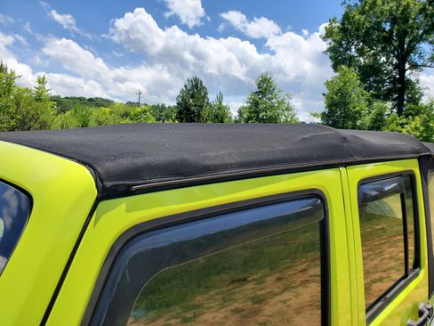 Used 2016 Jeep Wrangler Unlimited Sport w/ Connectivity Group AWD/4WD image 5