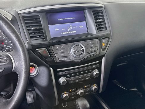Used 2020 Nissan Pathfinder SV FWD image 18