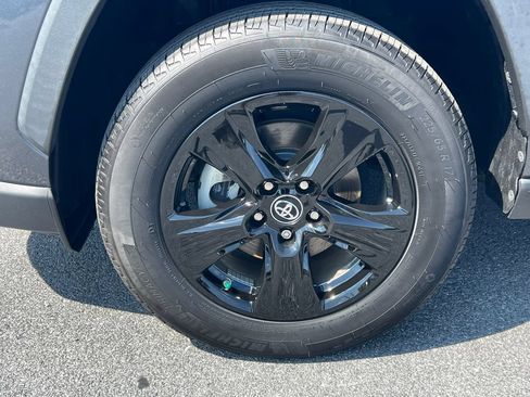 Used 2019 Toyota RAV4 LE AWD/4WD image 14