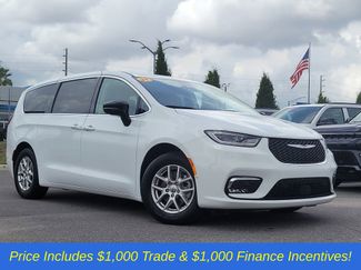 Used 2024 Chrysler Pacifica Touring-L video 1