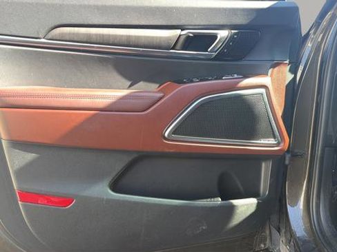 Used 2023 Kia Telluride SX Prestige image 11