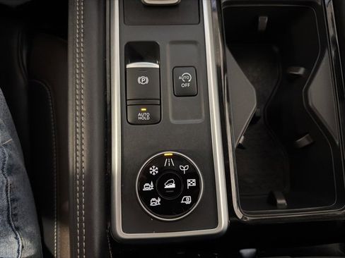 Certified 2025 Nissan Pathfinder Platinum image 28