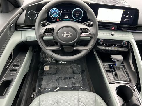 New 2025 Hyundai Elantra Limited image 13