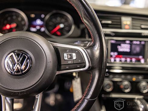 Used 2019 Volkswagen Golf S image 24