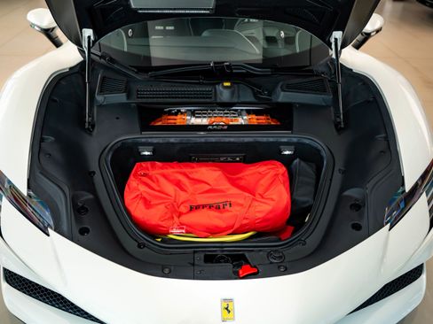 Used 2025 Ferrari SF90 Spider image 20