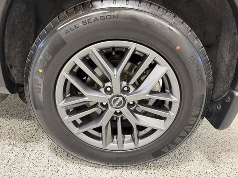 Used 2024 Nissan Rogue S FWD image 8