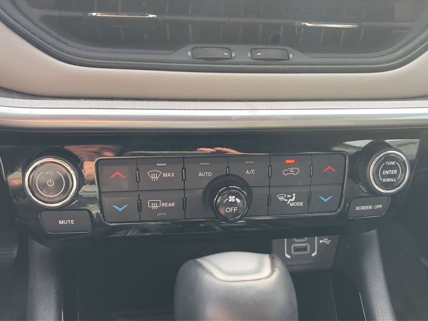 Used 2025 Jeep Compass Limited AWD/4WD image 11