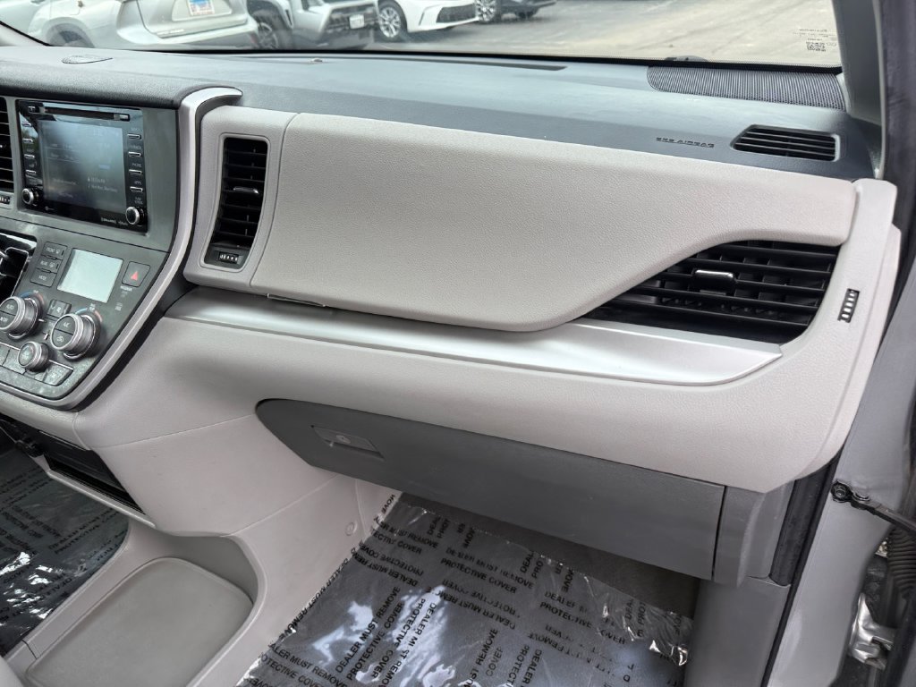 Certified 2020 Toyota Sienna LE FWD image 16