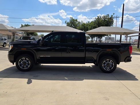 Certified 2022 GMC Sierra 2500 AT4 w/ AT4 Preferred Package AWD/4WD image 4