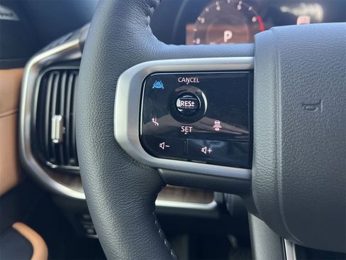 New 2025 Nissan Armada SL w/ Captain's Chari Seat Package image 12