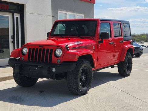 Used 2017 Jeep Wrangler Unlimited Sahara AWD/4WD image 25