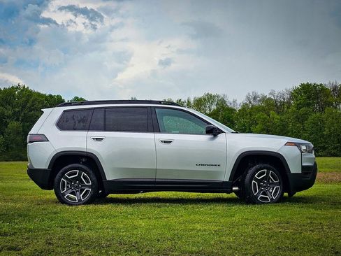 New 2026 Jeep Cherokee Laredo AWD/4WD image 2