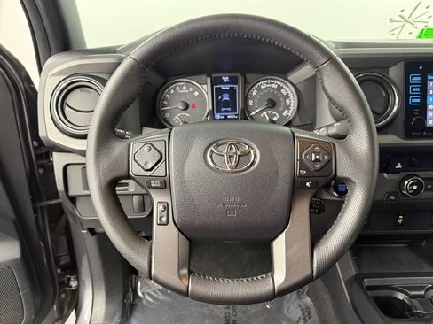 Used 2017 Toyota Tacoma TRD Sport image 18