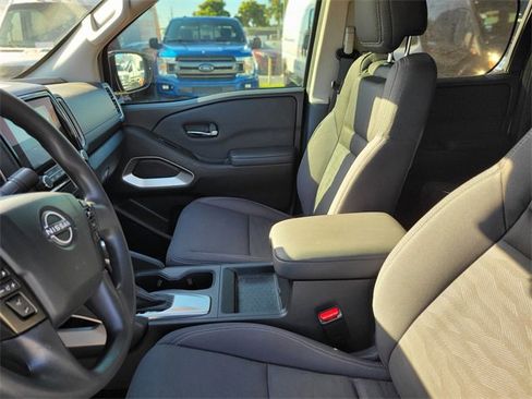 Used 2022 Nissan Frontier SV w/ Technology Package image 17