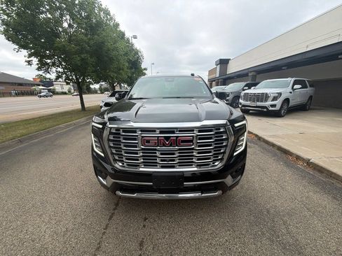 Used 2025 GMC Yukon XL Denali AWD/4WD image 12