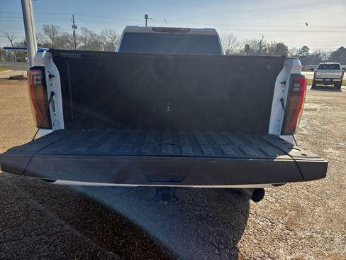 Used 2024 GMC Sierra 2500 AT4 w/ AT4 Premium Plus Package image 16