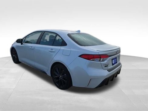 Used 2024 Toyota Corolla SE image 3