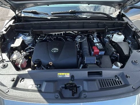 Used 2021 Toyota Highlander XLE AWD/4WD image 34