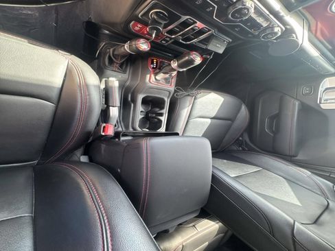 Used 2021 Jeep Wrangler Unlimited Rubicon w/ Cold Weather Group AWD/4WD image 24