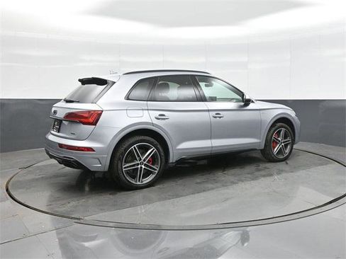 Used 2024 Audi Q5 e Premium Plus w/ Premium Plus Package image 7