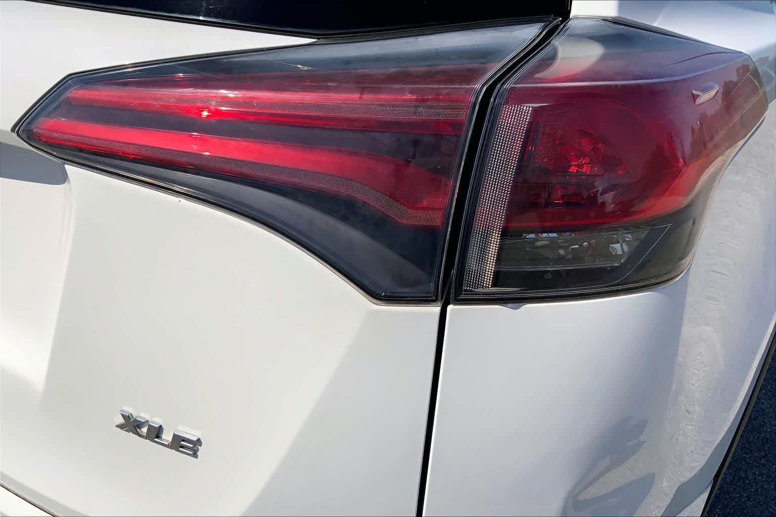 Used 2018 Toyota RAV4 XLE FWD image 30