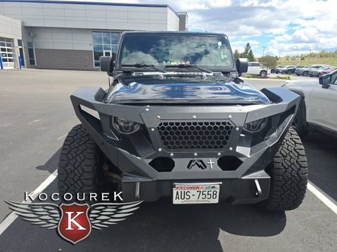 Used 2018 Jeep Wrangler Unlimited Sahara w/ Uconnect 4C Nav & Sound Group AWD/4WD image 4